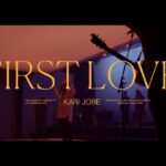 DOWNLOAD MP3 : KARI JOBE – First Love (Live)