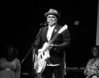 israel houghton 140x110