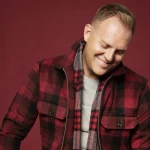 Matthew West Shares The Magic Of The Holidays In Heartwarming Visual For “Come Home For Christmas”